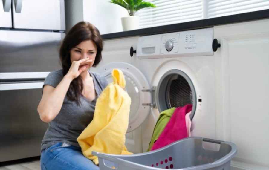 Quần áo giặt không sạch và có mùi hôi sau khi sử dụng máy giặt một thời gian do đâu?