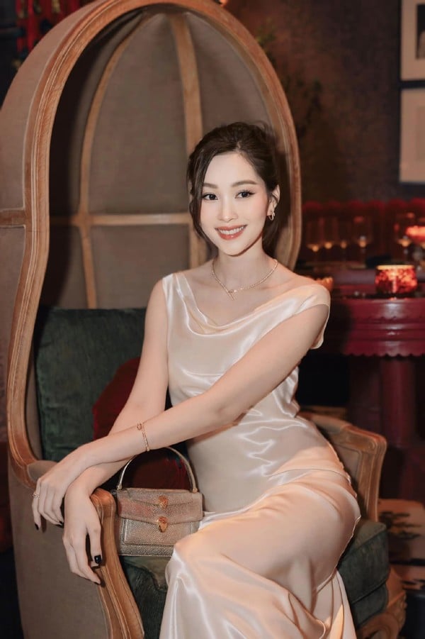 Để sở hữu làn da đẹp như vậy, Hoa hậu Việt Nam 2012 phải rất kỹ tính trong việc chăm sóc da.