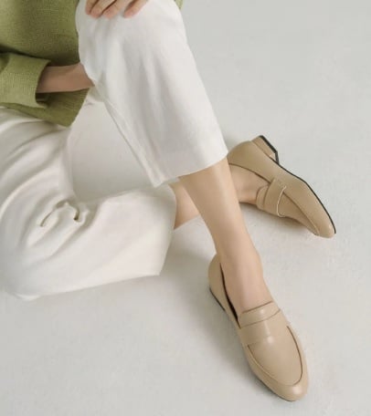 Giày loafer là kiểu giày đẹp vượt thời gian, mang đến nétthanh lịch, trang nhã. 