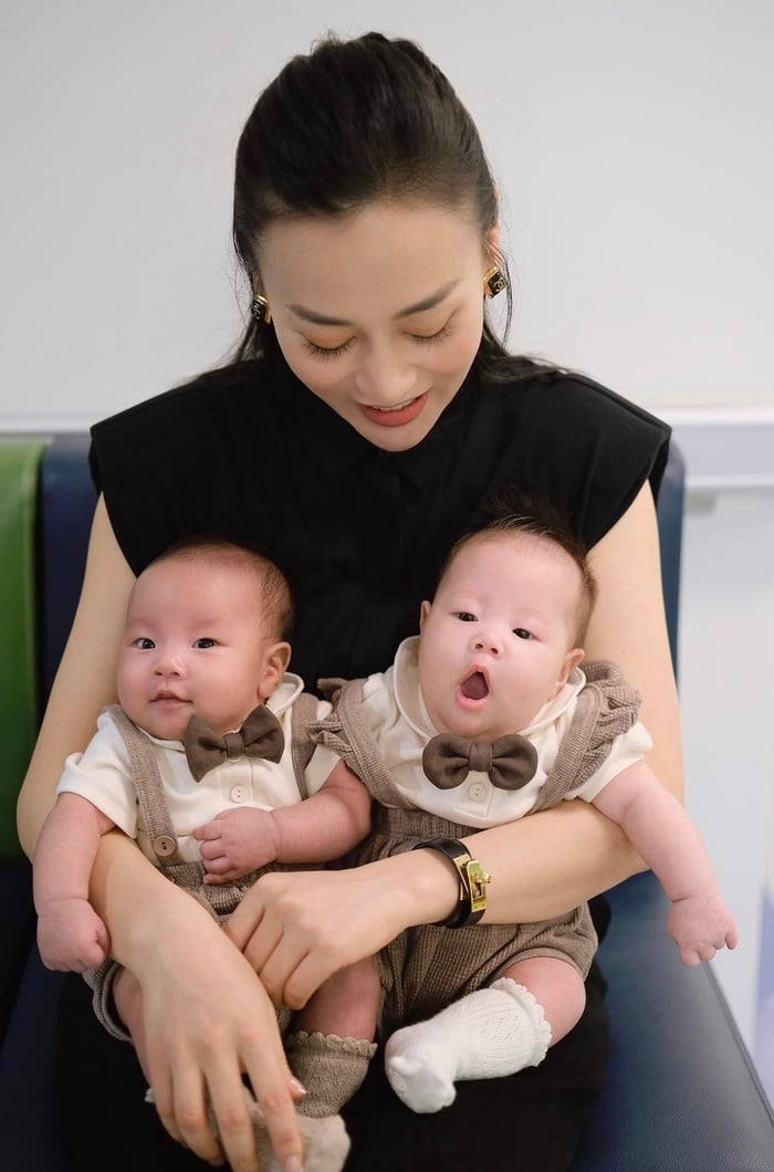 Diễn viên Phương Oanh đăng ảnh của hai con. 