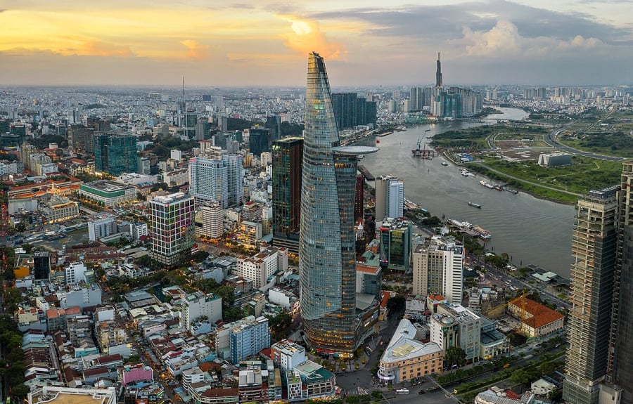 TP Hồ Chí Minh là địa phương có tổng số dân đông nhất cả nước hiện nay với dân số khoảng hơn 9,3 triệu người.
