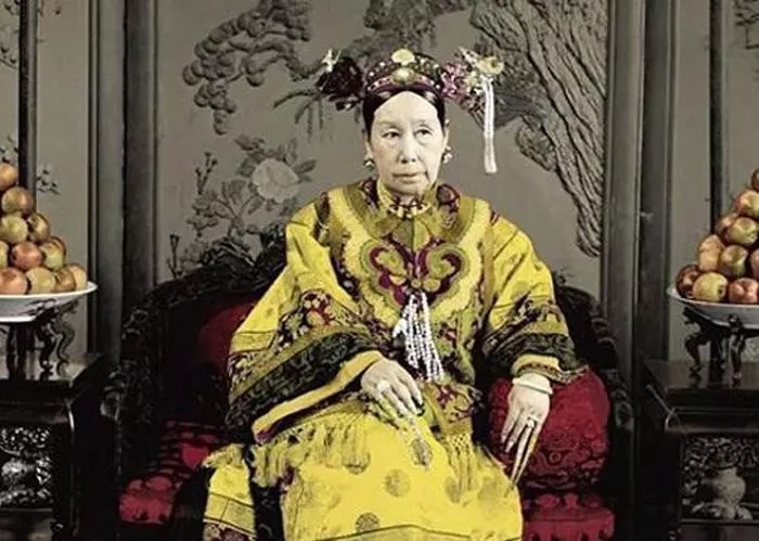 Từ Hi Thái hậu (1835 – 1908) được xem như là một trong những phụ nữ quyền lực nhất vào cuối triều đại nhà Thanh