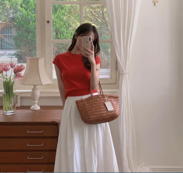 Outfit trên sẽ giúp vẻ ngoài của chị em thêm nổi bật, ăn nhập