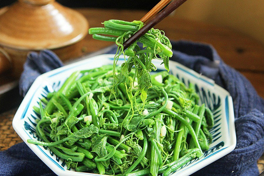 Stir-fried choy sum