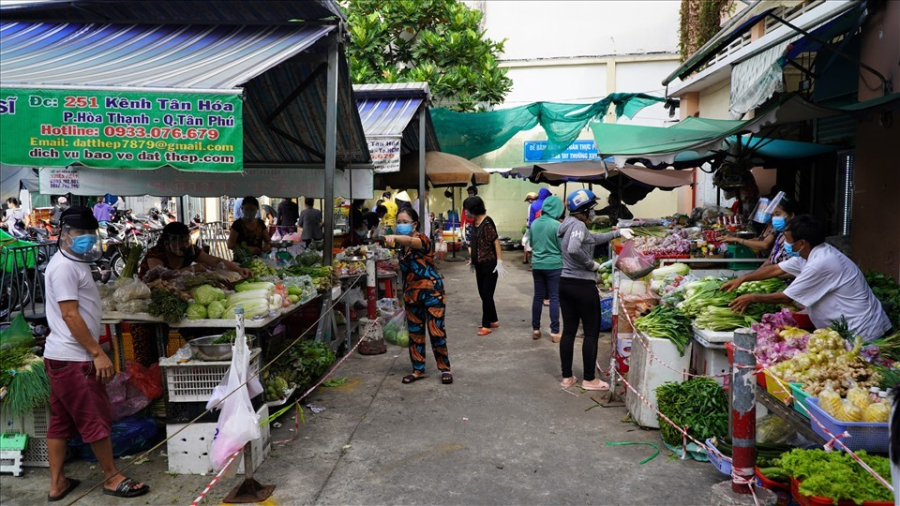 Nhà ở gần chợ trước hết là dễ buôn bán, mua bán tiện lợi