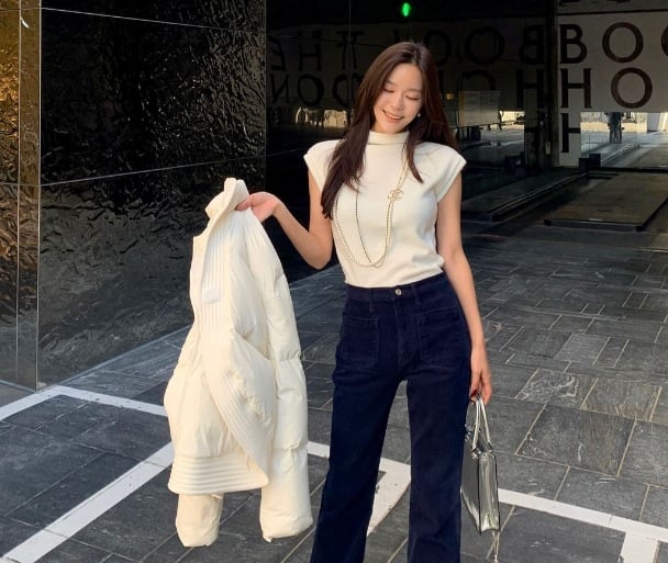 Áo dệt kim cộc tay là kiểu áo đang được nhiều cô nàng sành điệu yêu thích, tạo cảm giác thanh lịch
