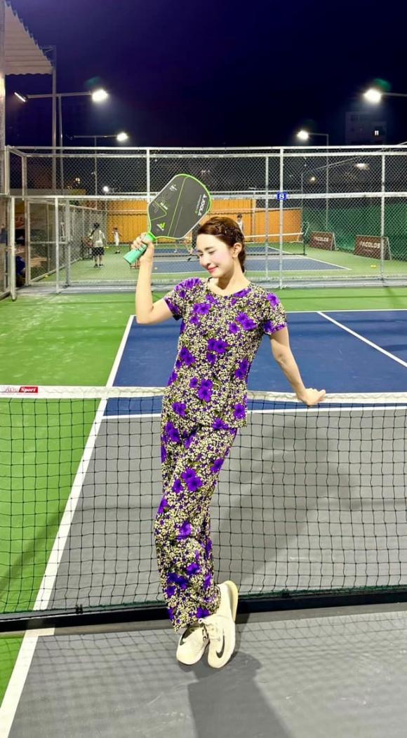 Quỳnh Nga đáp trả khi bị chê bai việc mặc đồ bộ đi chơi Pickleball