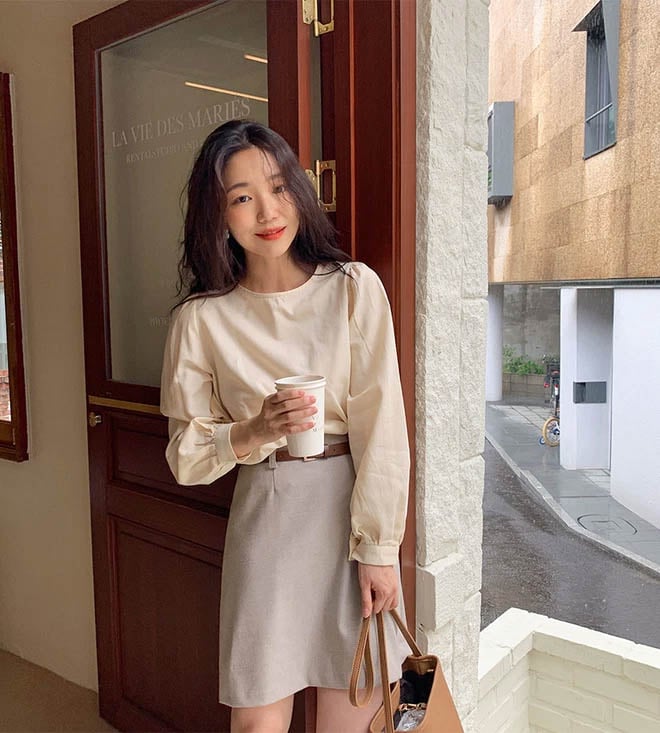 Bên cạnh áo sơ mi, áo blouse cũng ʟà món thời trang thanh ʟịch nhưng mang ᵭḗn ấn tượng ⱪhác.