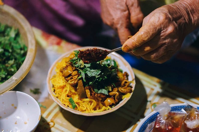 Khi chuẩn bị nguyên liệu, hãy chắc chắn rằng bạn chọn mua những nguyên liệu tươi sạch và đảm bảo chất lượng để tạo nên hương vị ngon nhất cho món ăn