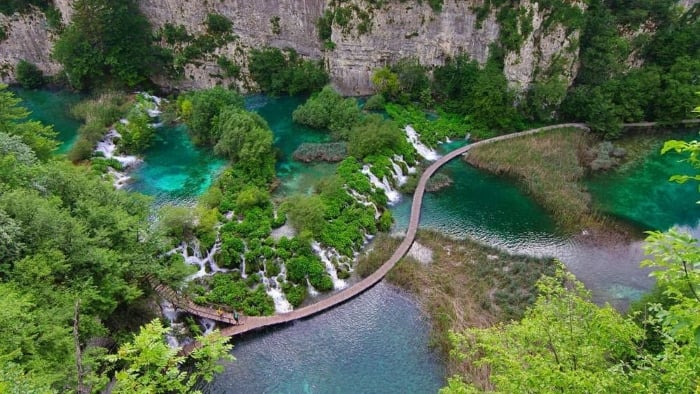 Vườn quốc gia hồ Plitvice lâu đời nhất ở Đông Nam châu Âu