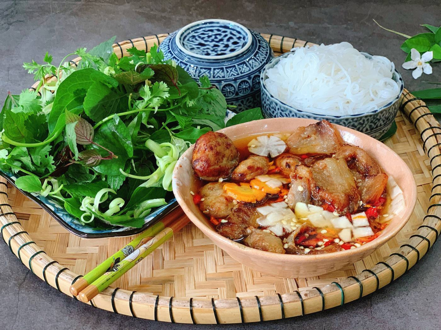 Bún chả Hà Nội, một trong những món ăn nổi bật nhất của Thủ đô, chắc chắn sẽ để lại ấn tượng khó phai trong lòng thực khách