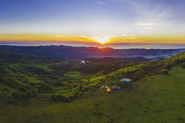 Đối với những người yêu thiên nhiên, La Vuông là điểm dừng chân lý tưởng với cảnh sắc hoang sơ và hùng vĩ