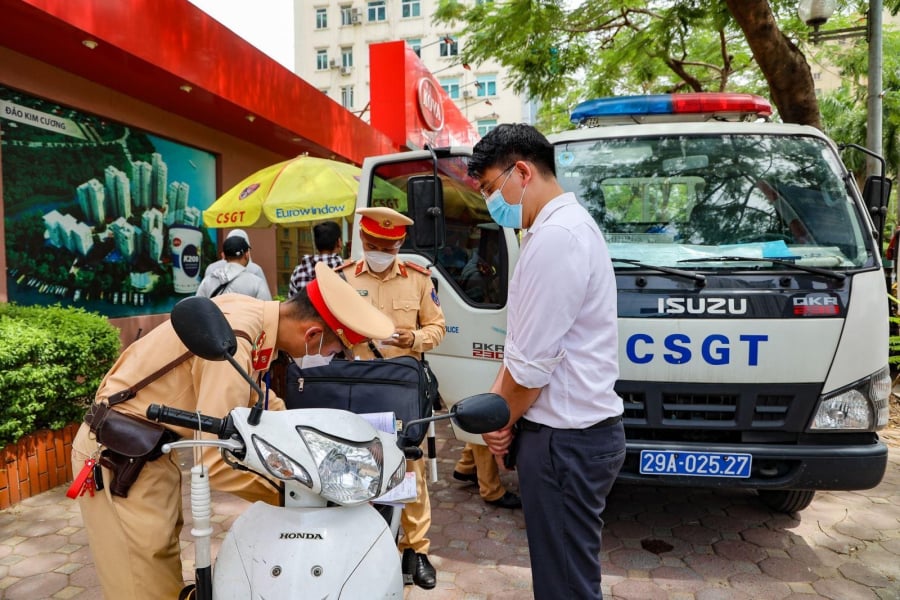 Từ ngày 1/1/2025, những ai sẽ bị thu hồi giấy phép lái xe?