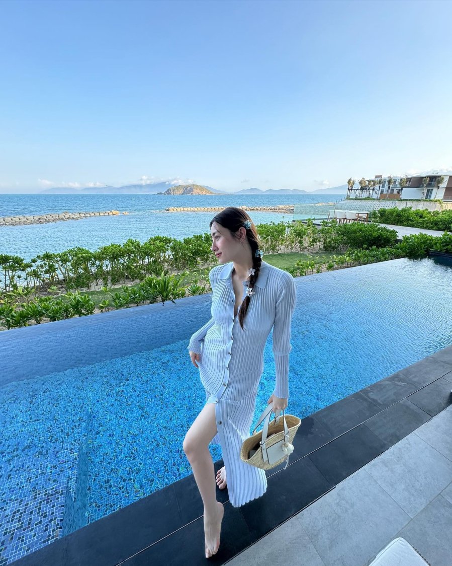 Dù sở hữu chiều cao là 1m78, Lương Thùy Linh vẫn không lơ là trong khoản tôn dáng.