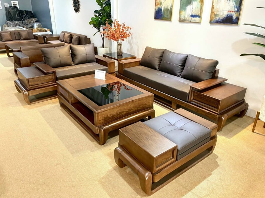 àn trà và sofa chính là hai vật không thể thiếu ở trong phòng khách gia chủ nên đặt hai vật này gần nhau tựa như thế 