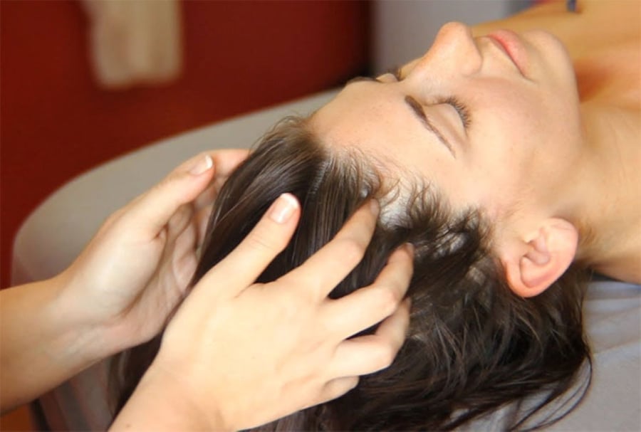 Massage làm cho bạn cảm thấy dễ chịu được thư giãn, giảm căng thẳng. (Ảnh minh họa)