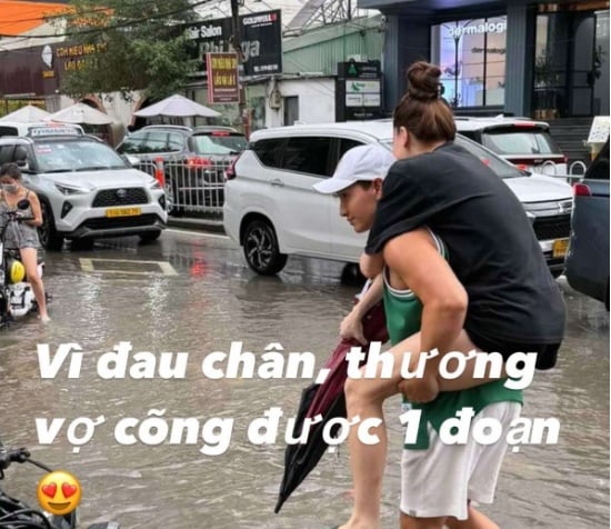 Hồ Ngọc Hà khoe khoảnh khắc được chồng cõng trên đường vì cô đang đau chân    