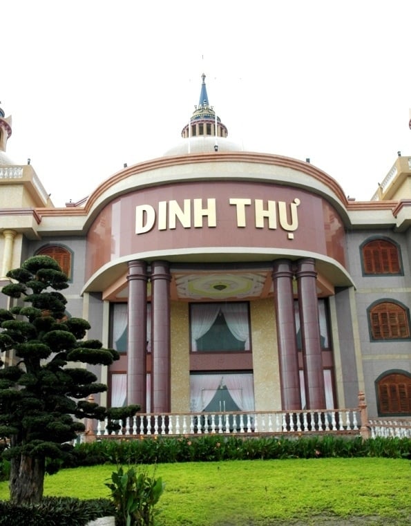 Dinh thự Trầm Bê – Trà Cú, tỉnh Trà Vinh (dinh thự lớn nhất Nam Bộ)

