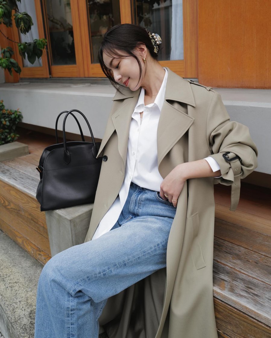 Áo trench coat là mẫu áo khoác hàng đầu và có nhiều ưu điểm như mang đến sự trẻ trung, phóng khoáng.