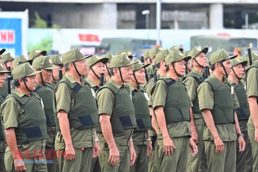 Người tham gia lực lượng bảo vệ an ninh, trật tự ở cơ sở ngoài các tiêu chuẩn khác thì bắt buộc phải có lý lịch rõ ràng; phẩm chất đạo đức tốt; bản thân và gia đình chấp hành tốt đường lối, chủ trương của Đảng, chính sách, pháp luật của Nhà nước. (Ảnh minh họa)