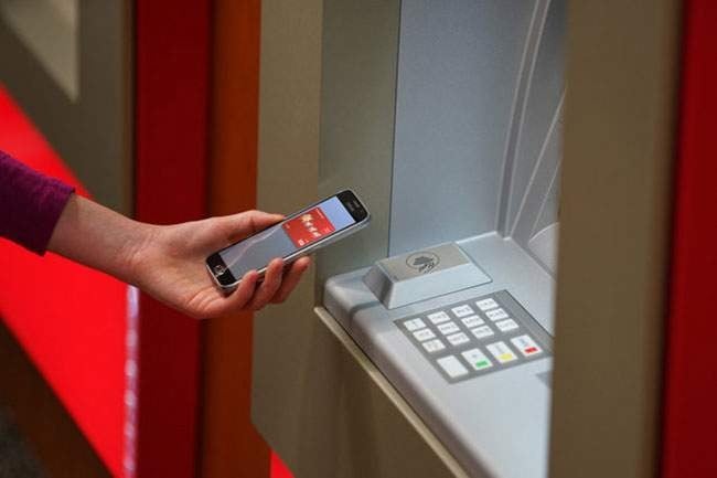 Hiện tại, rất nhiều ngân hàng áp dụng hình thức rút tiền không cần dùng thẻ ATM do sự phát triển mạnh mẽ của các tính năng trên điện thoại.