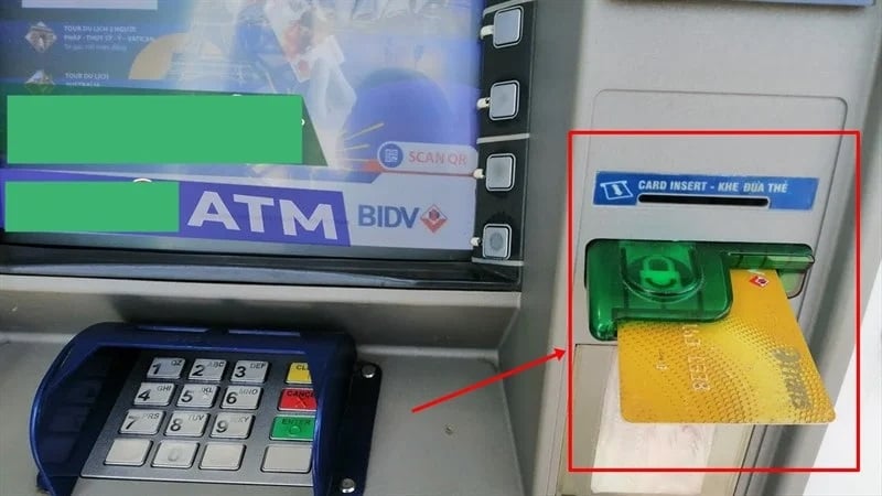  Bị nuốt thẻ ATM phải làm sao?