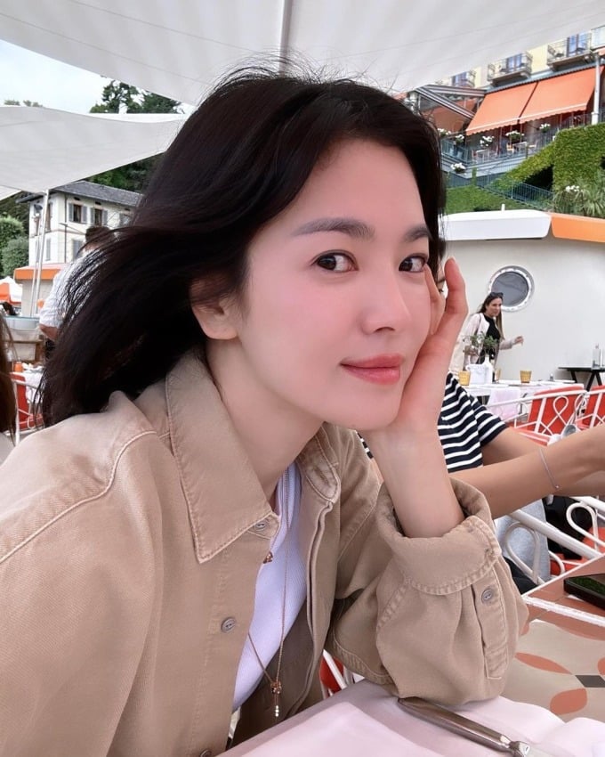  Song Hye Kyo tiết lộ cô luôn duy trì một chế độ ăn uống lành mạnh để giữ gìn sắc vóc, đặc biệt tránh xa ba loại thực phẩm xấu.