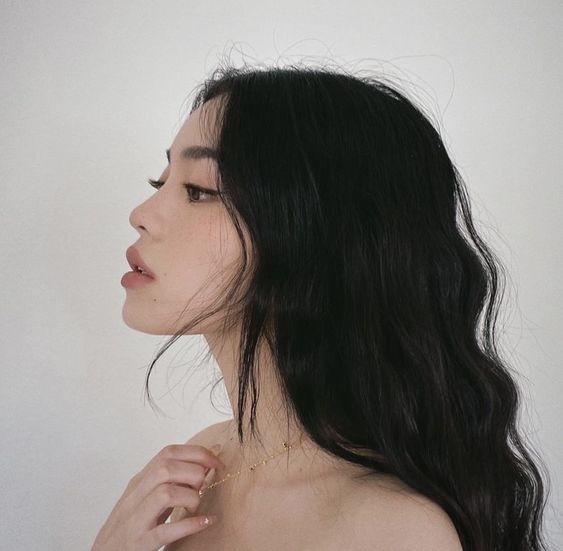 Để phục hồi sức khỏe cho tóc và da đầu, việc tẩy tế bào da đầu là rất quan trọng.