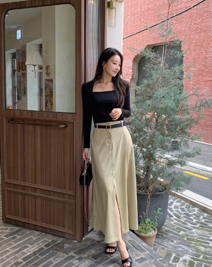  Với giày mule cao gót và thao tác sơ vin khéo léo, bạn sẽ có ngay một outfit 