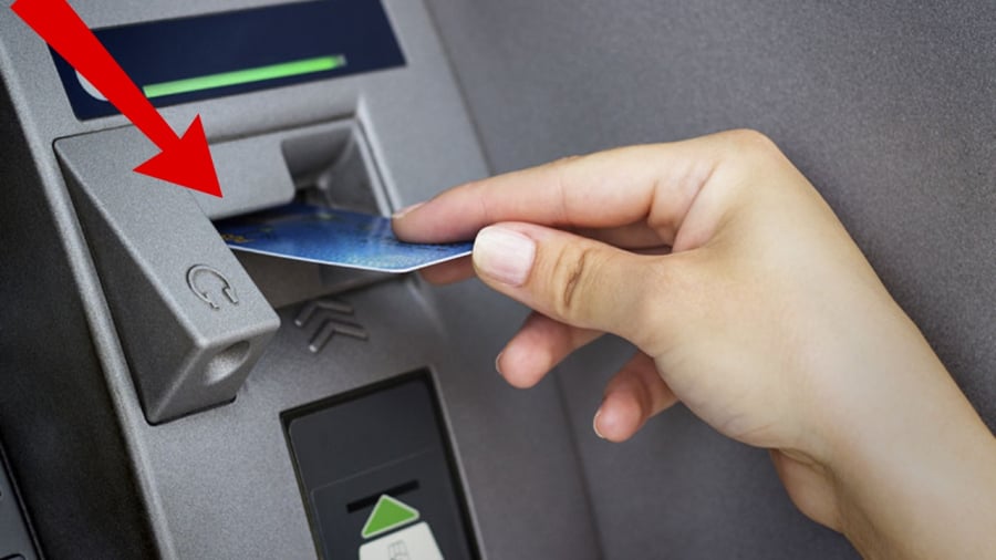 Thẻ ATM bị khóa sẽ không thể tự mở lại mà quý khách cần ra ngân hàng càng sớm càng tốt để làm thủ tục mở lại thẻ.