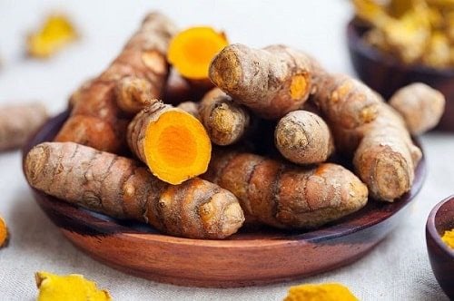 Nghệ nổi bật với curcumin, một hợp chất nổi bật về tính chất chống viêm và khả năng bảo vệ gan