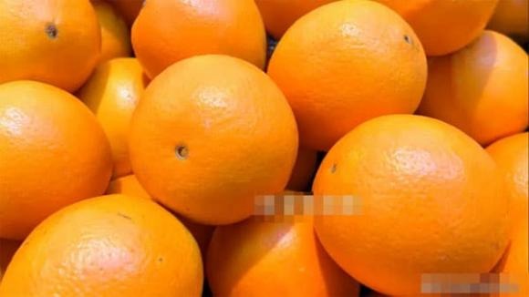 Cam không chỉ là loại trái cây giàu dinh dưỡng, đặc biệt là vitamin C giúp tăng cường sức đề kháng trong những ngày đông giá lạnh, mà còn mang một ý nghĩa văn hóa sâu sắc. 