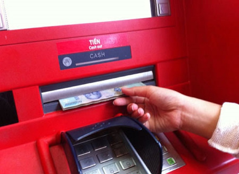 Hạn mức rút tiền qua thẻ ATM thay đổi, người dân được rút tối đa bao nhiêu tiền/ngày?