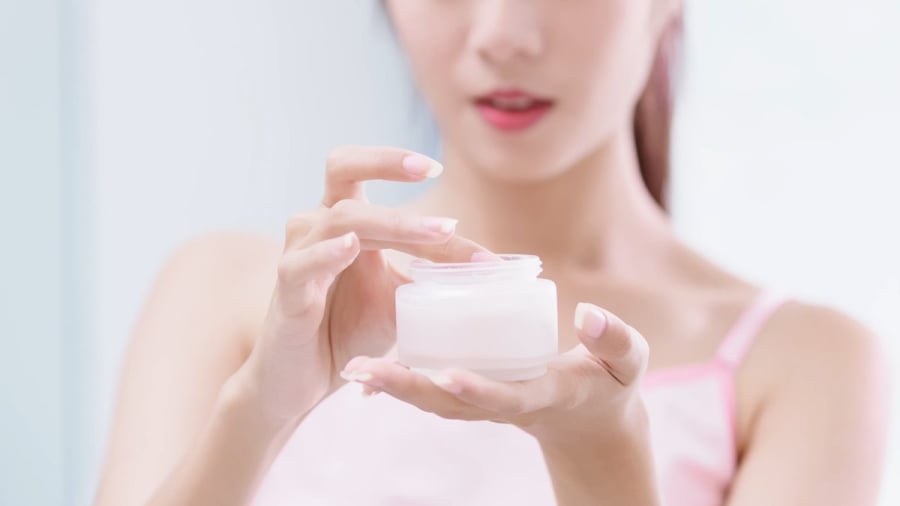 Một trong những yếu tố quan trọng nhất khi chăm sóc da là đảm bảo sử dụng sản phẩm còn trong hạn sử dụng.