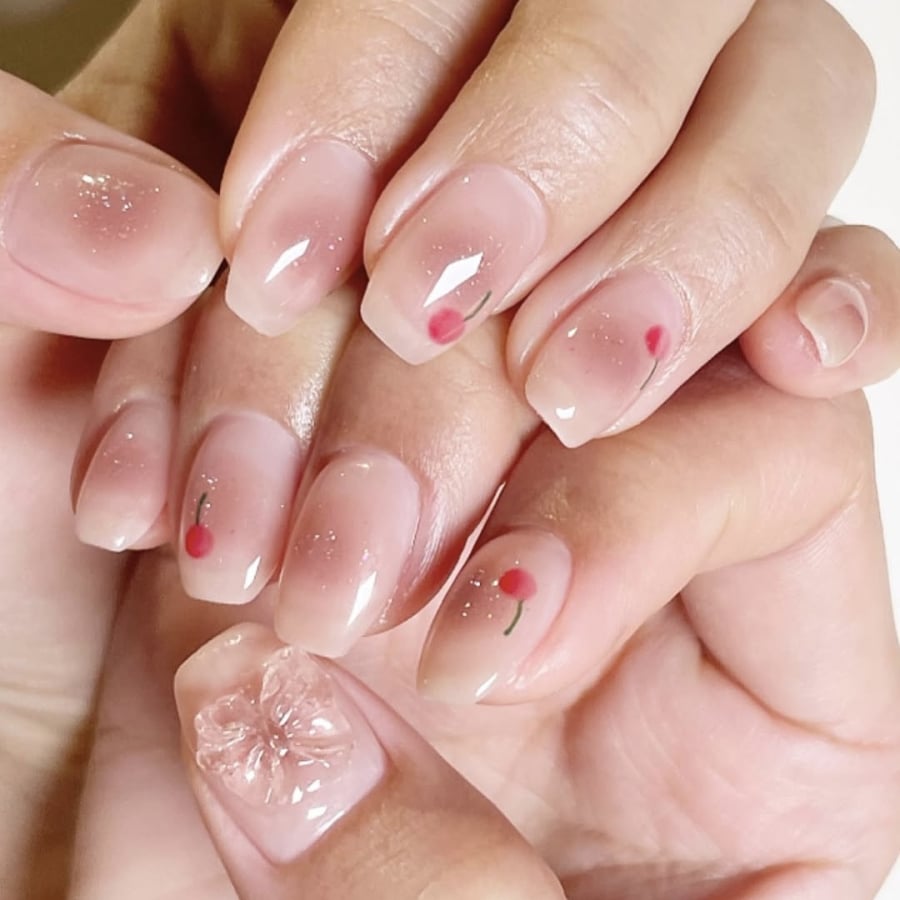 Một chiếc charm nơ nhỏ sẽ làm bộ nail thêm phần nổi bật, hoàn hảo cho ngày lễ tình nhân.