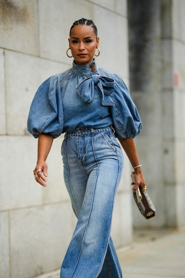 Một gợi ý bất hủ và luôn mang lại hiệu quả cho mọi dịp chính là bộ đồ denim on denim.