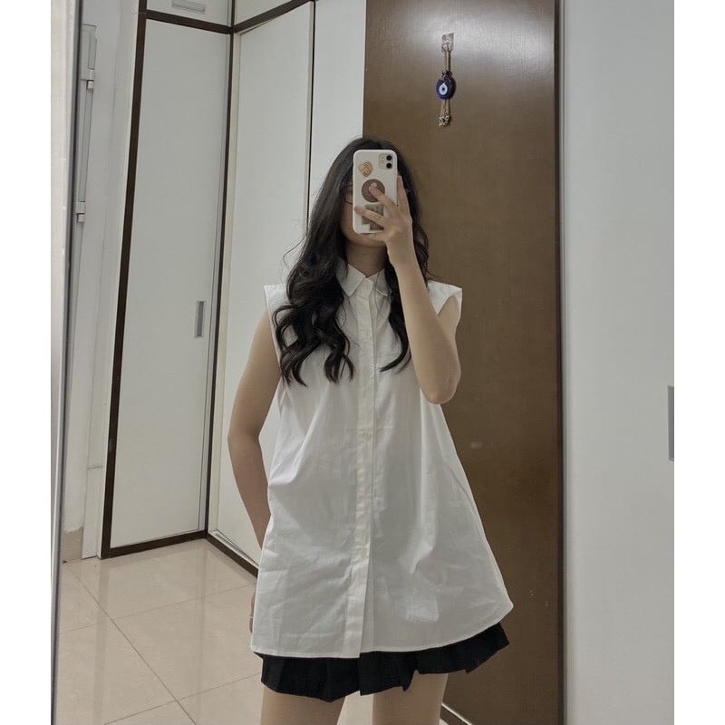 Hãy chọn quần hoặc váy có màu sắc và chất liệu phù hợp để tạo sự hài hòa.