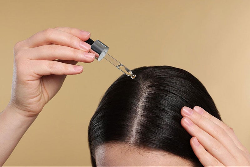 Nếu bạn có da đầu nhiều dầu, dầu hạt nho hoặc dầu hạnh nhân là lựa chọn lý tưởng.