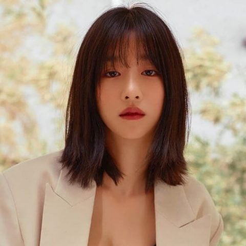 Những màu nâu trầm, nâu hạt dẻ hoặc nâu lạnh sẽ phù hợp hơn, mang lại vẻ đẹp thanh lịch.