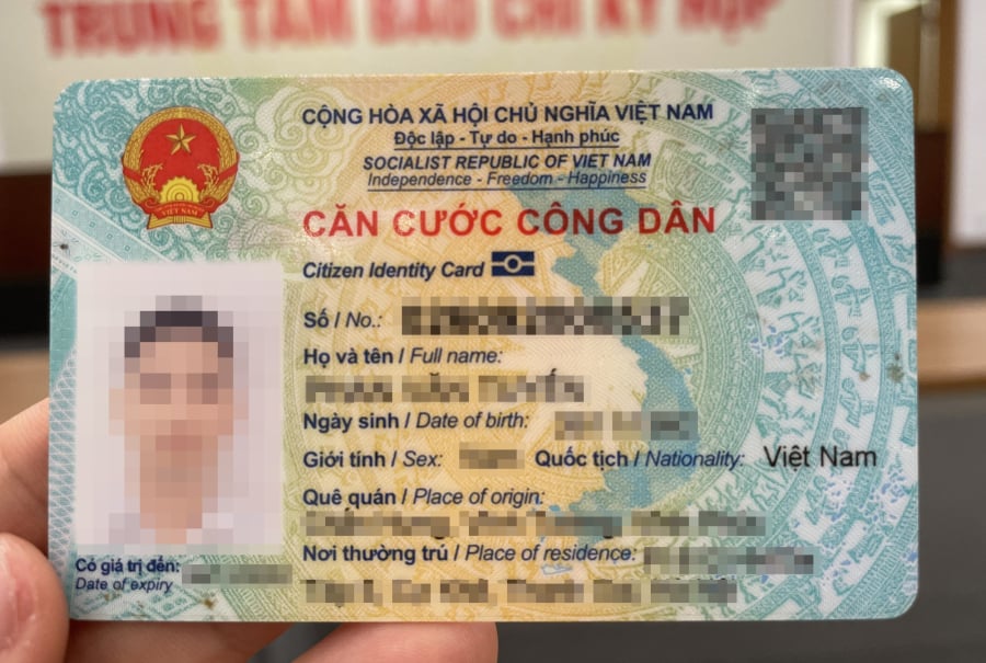 Thẻ căn cước phải được đổi khi công dân đủ 14 tuổi, 25 tuổi, 40 tuổi và 60 tuổi.