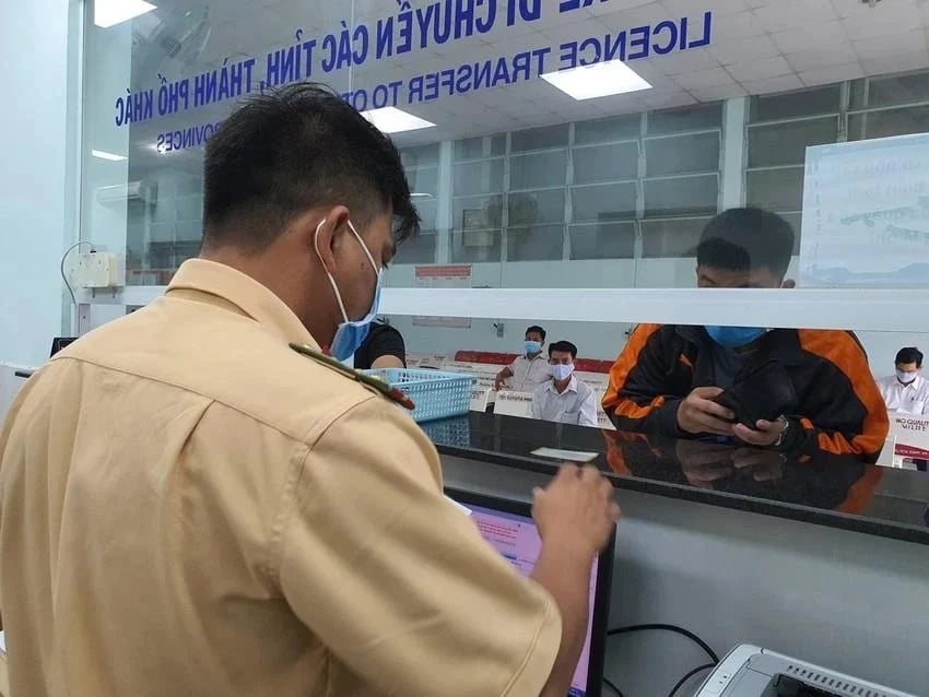 Trước 1/7/2025: 6 trường hợp bắt buộc phải đổi biển số xe, đăng ký xe, chậm trễ bị phạt đến 6 triệu?