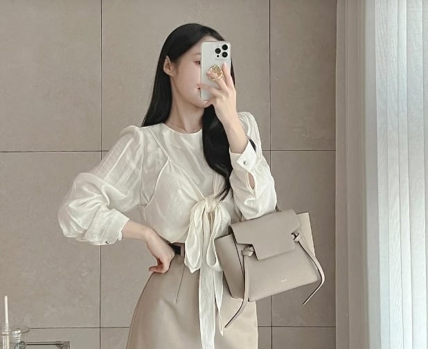 Sơ mi xếp bèo là lựa chọn hoàn hảo cho những ai yêu thích phong cách nữ tính