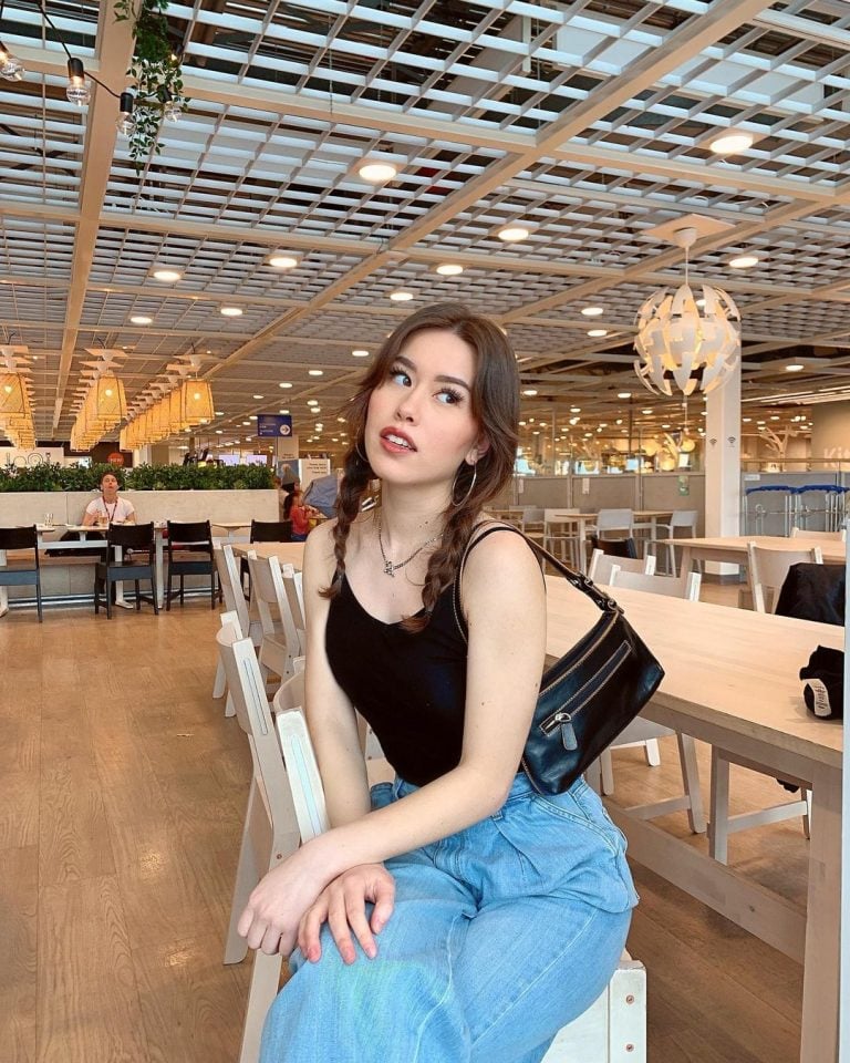 Từ tóc tết cao cá tính đến tóc tết thấp nhẹ nhàng, mỗi kiểu đều có sức hút riêng.