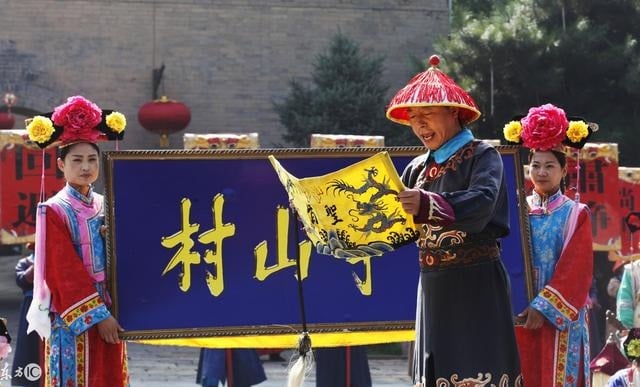 Thời xưa không có chuyển khoản, Hoàng đế phát lương cho quan lại cả nước bằng cách nào? 