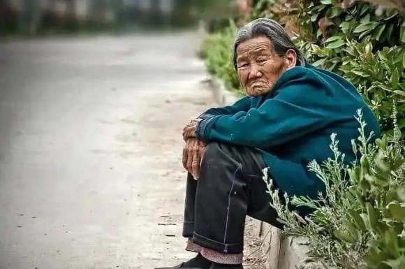 Nhiều bậc cha mẹ nghĩ rằng cả đời mình đã hy sinh, vất vả nuôi con nên khi con cái trưởng thành, họ có quyền được