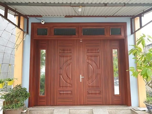 Cửa chính là lối vào và ra của ngôi nhà, được ví như gương mặt của ngôi nhà.