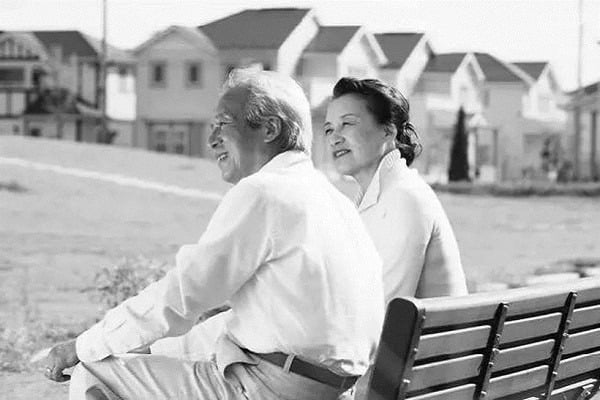 Khi cha mẹ còn sống, dù có đi xa đến đâu, trong lòng ta luôn có một nơi để trở về.