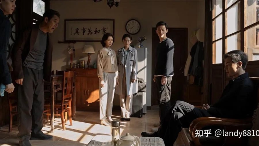 “Khi cha mẹ còn sống, anh em là một gia đình. Khi cha mẹ mất, chúng ta chỉ còn là người thân”.