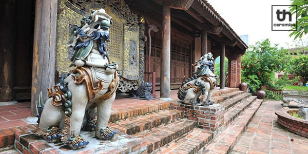 Trước nhà có thứ này nghèo khổ
