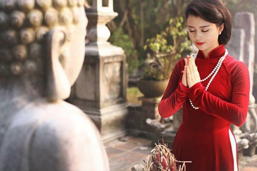 Ấn đường nằm giữa hai đầu lông mày, là khu vực quan trọng trong tướng mặt, thể hiện sự thông tuệ, vận khí và cả mối liên kết giữa tâm linh và vận mệnh.